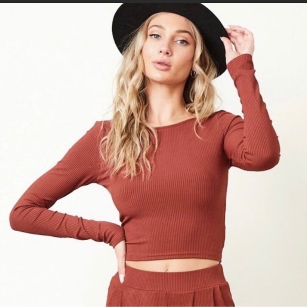 Saints and Hearts Long sleeve ribbed Rust top L